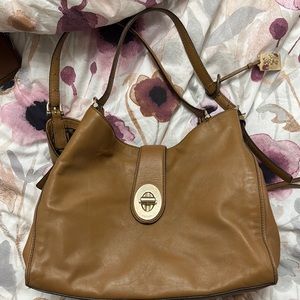 Elegant Tan Leather Shoulder Bag